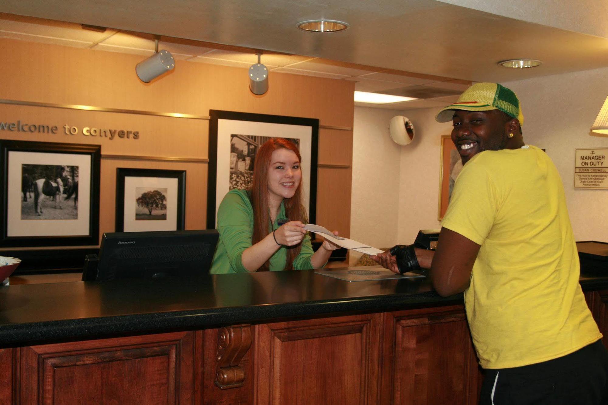 Hampton Inn Conyers Buitenkant foto